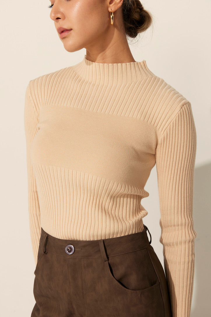 Isabella Top in Beige